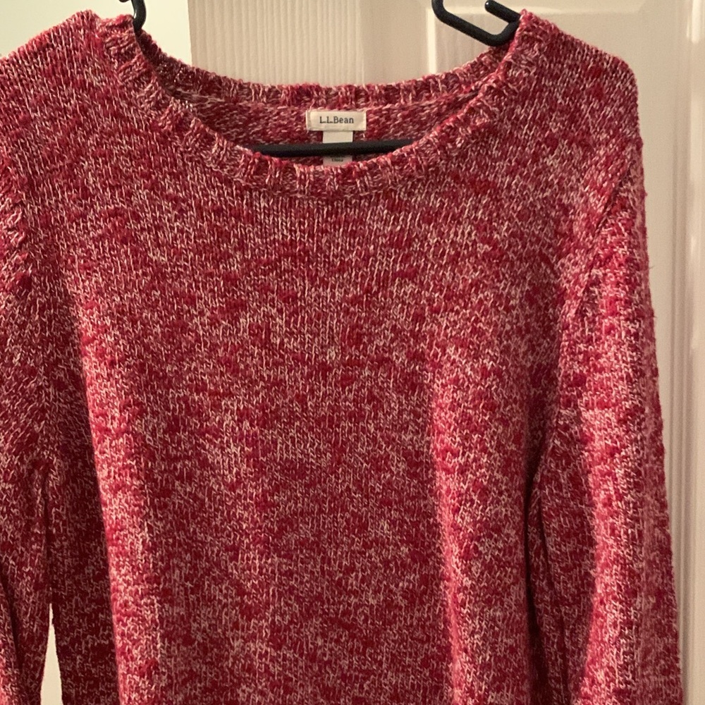 Women’s size large maroon LL bean sweater great condition